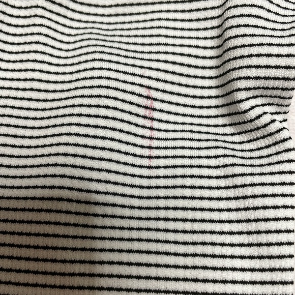 Lululemon long sleeve, no size, clean, small stain - Picture 8 of 8